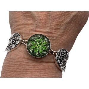 Eclectic Vintage Style Snap Jewelry Bangle Bracelet w/unique Green 18mm snap!